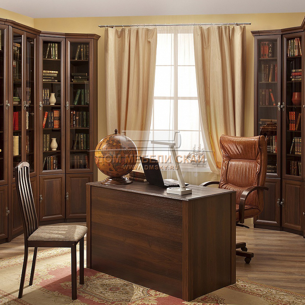 в кабинете стояли коричневые бархатные кресла да книжный шкаф запятые